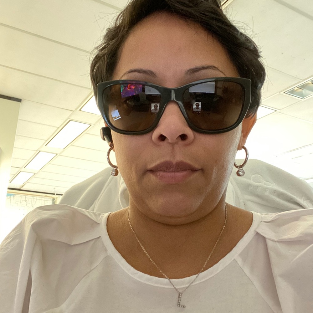 EUC Burberry sunglasses 😎